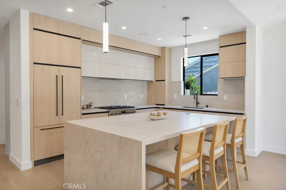 17534 Collins Encino, CA 91316