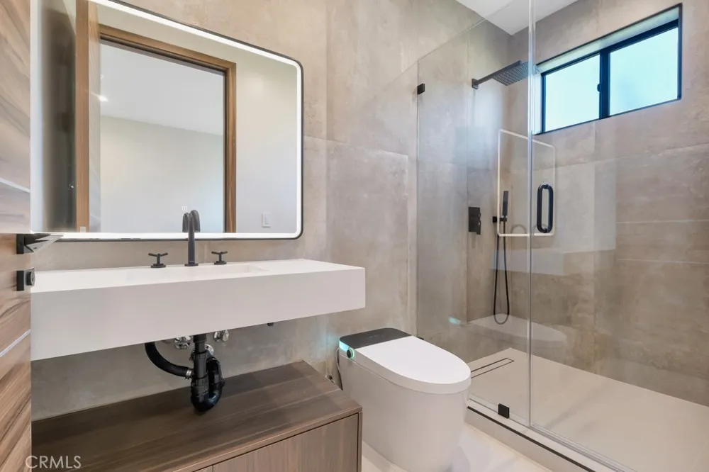 17534 Collins Encino, CA 91316
