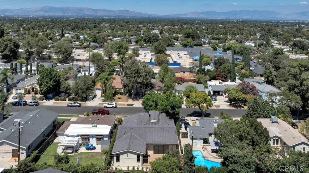 17534 Collins Encino, CA 91316