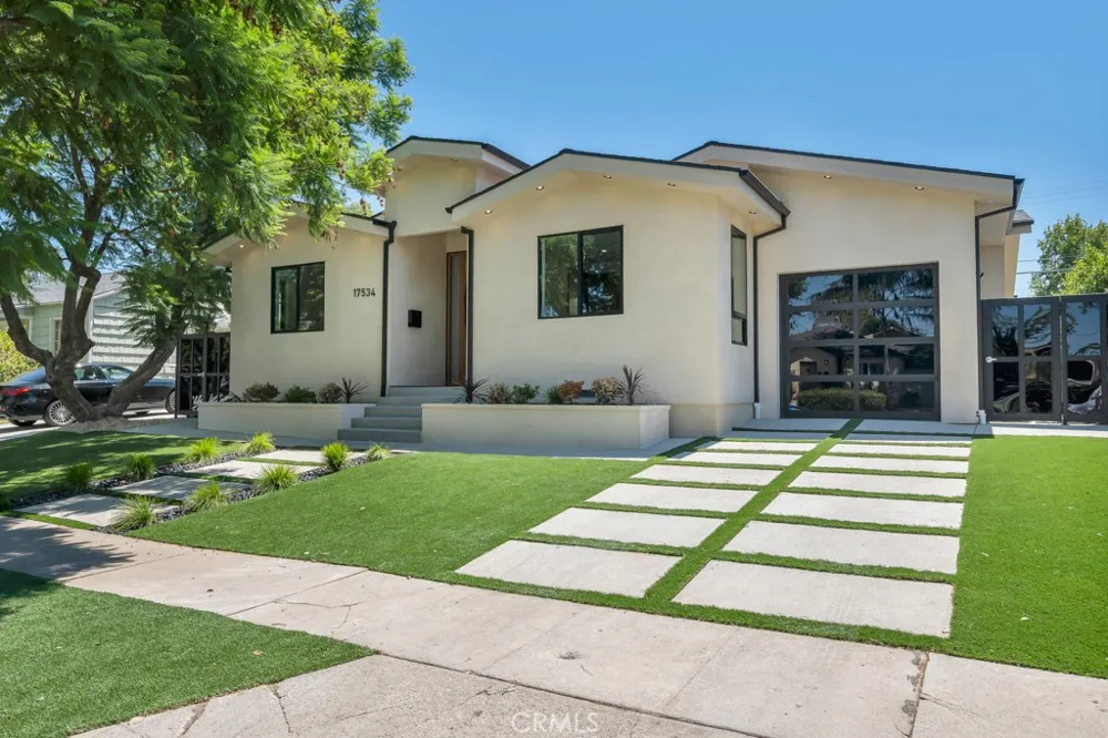 17534 Collins Encino, CA 91316