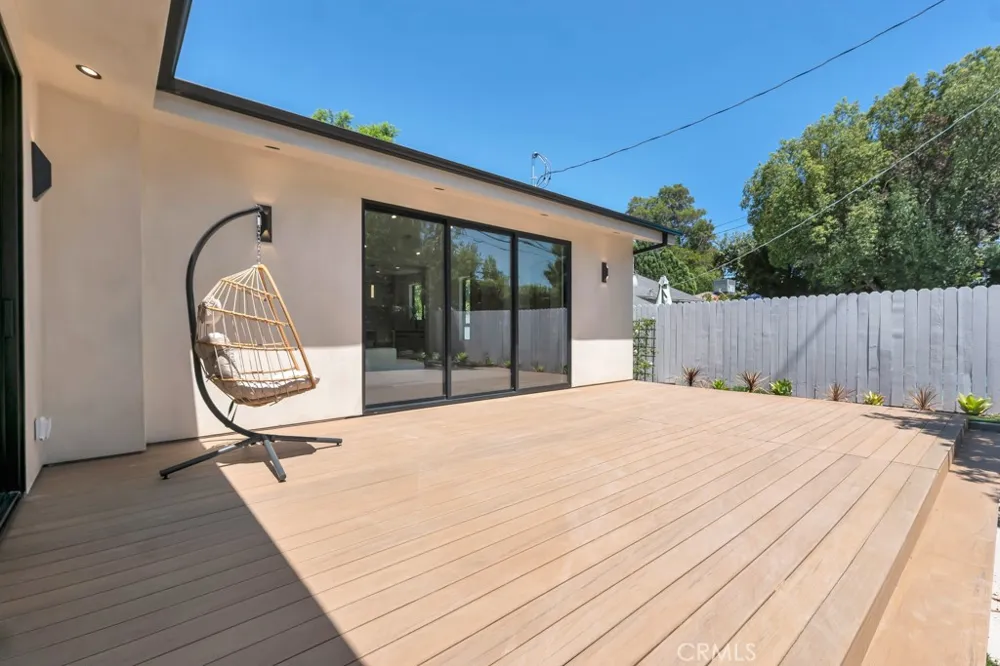 17534 Collins Encino, CA 91316