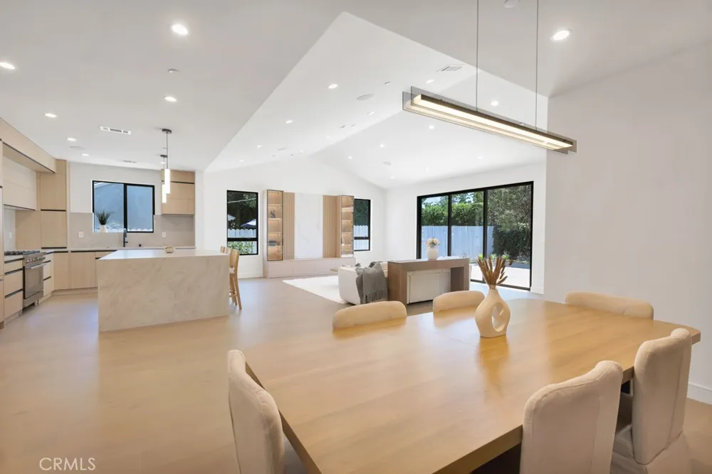 17534 Collins Encino, CA 91316