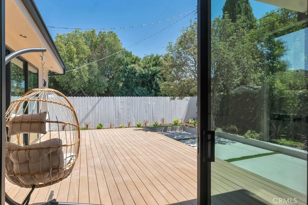 17534 Collins Encino, CA 91316