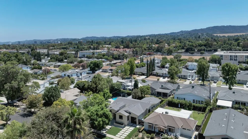 17534 Collins Encino, CA 91316