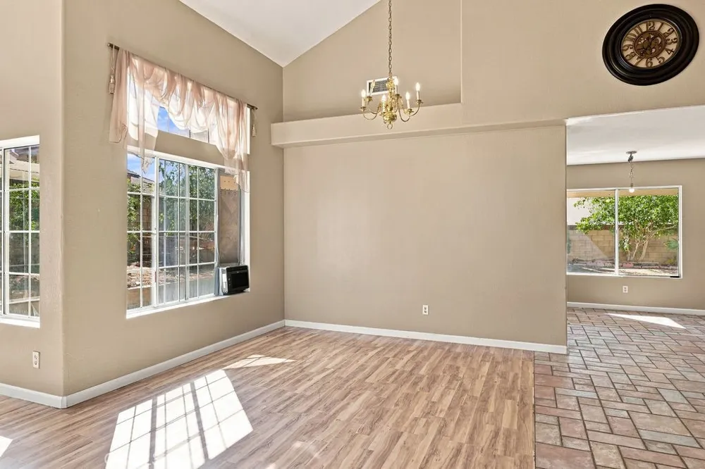 38841 Dianron Palmdale, CA 93551