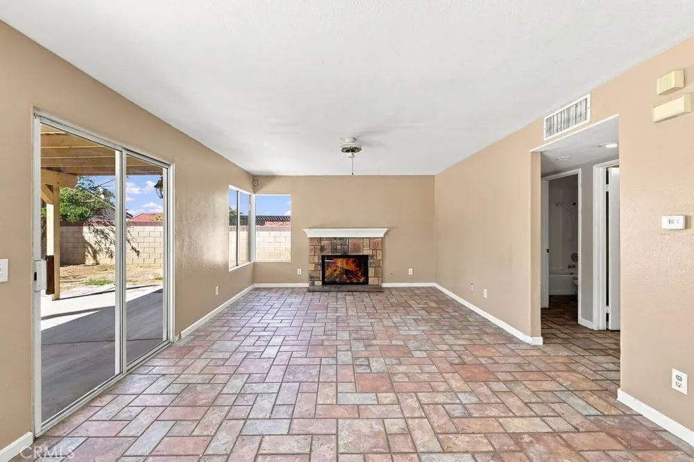 38841 Dianron Palmdale, CA 93551