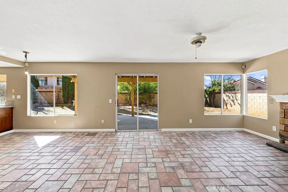 38841 Dianron Palmdale, CA 93551
