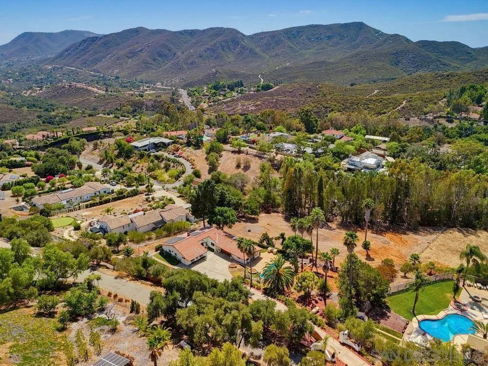 2450 Vista Lago Ter Escondido, CA 92029