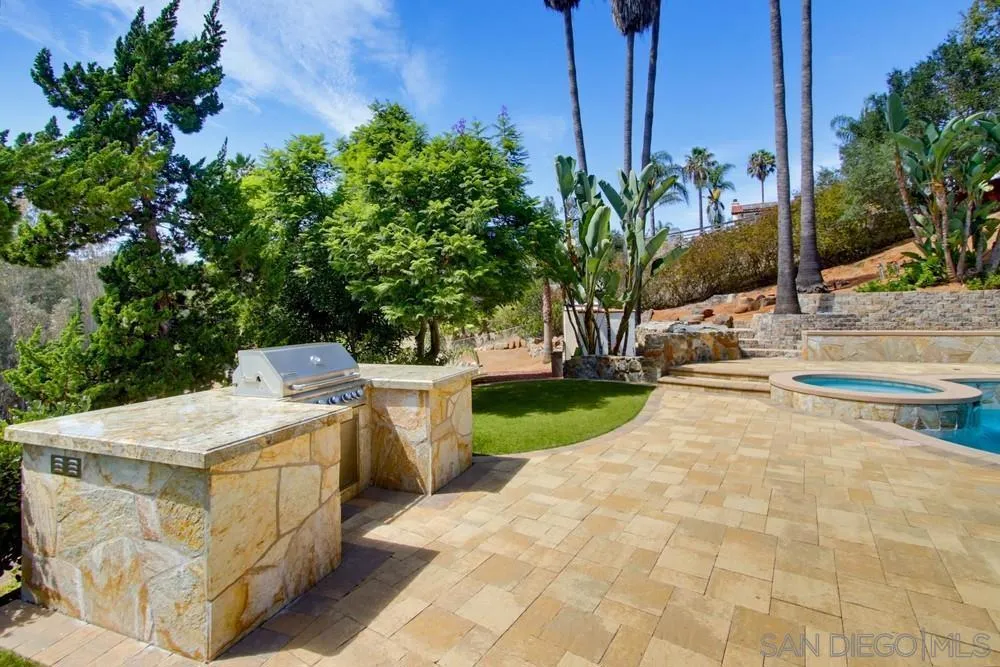 2450 Vista Lago Ter Escondido, CA 92029