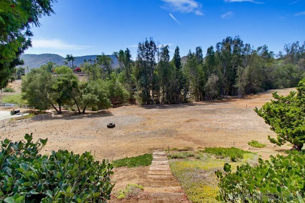 2450 Vista Lago Ter Escondido, CA 92029