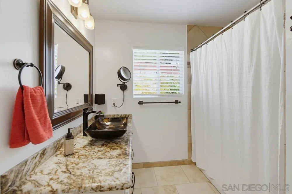 2450 Vista Lago Ter Escondido, CA 92029