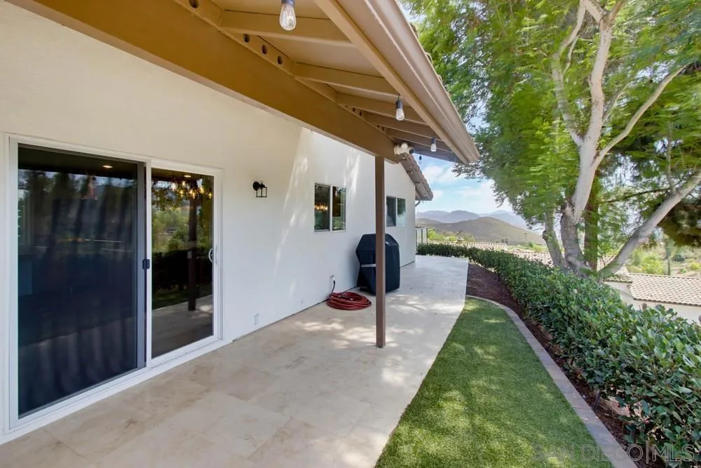 2450 Vista Lago Ter Escondido, CA 92029