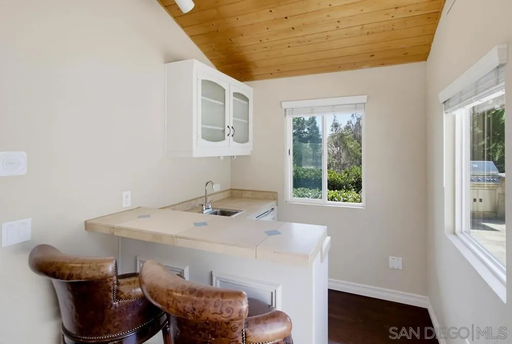 2450 Vista Lago Ter Escondido, CA 92029