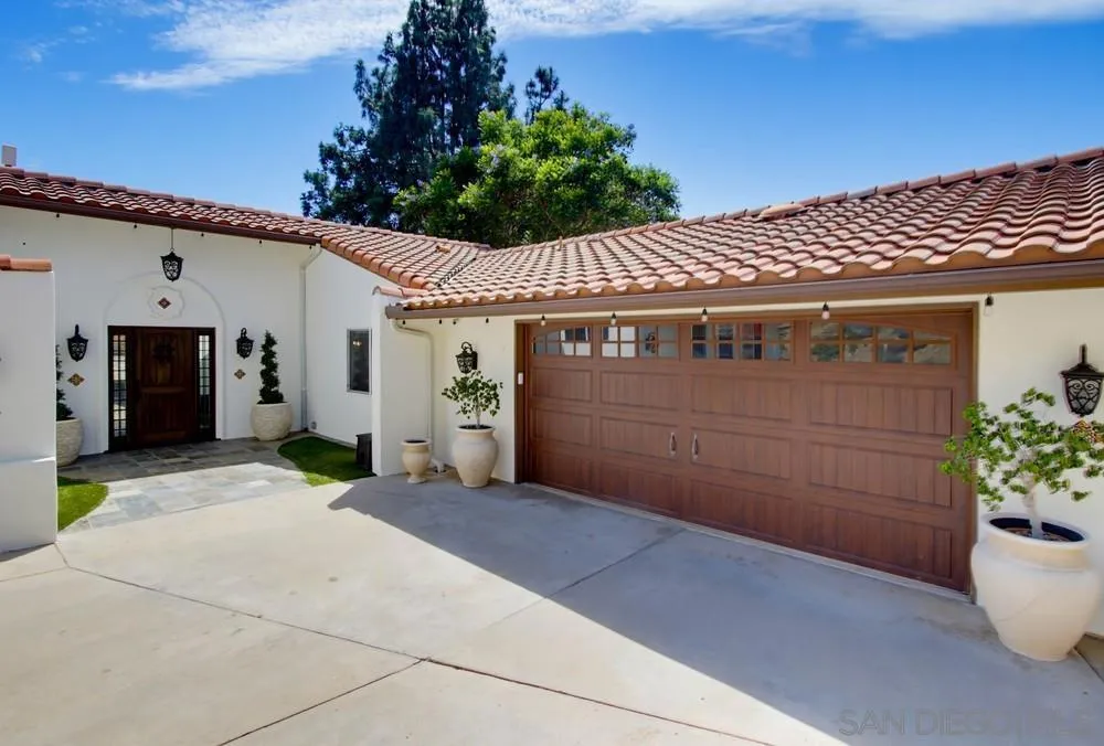 2450 Vista Lago Ter Escondido, CA 92029