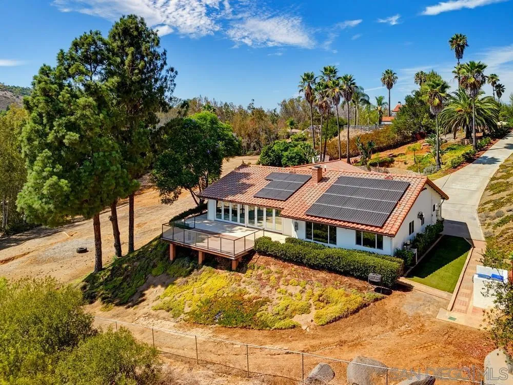 2450 Vista Lago Ter Escondido, CA 92029