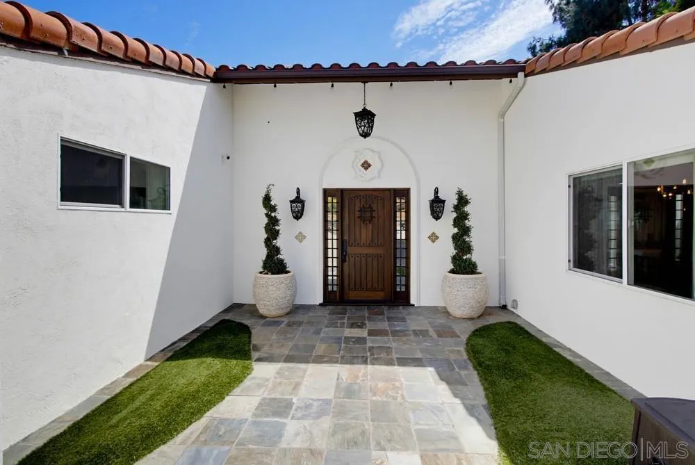 2450 Vista Lago Ter Escondido, CA 92029