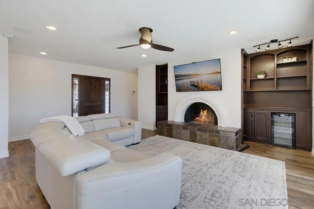 2450 Vista Lago Ter Escondido, CA 92029