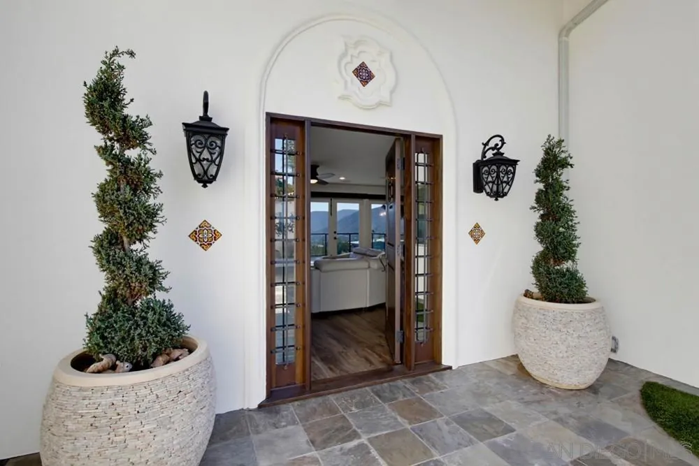 2450 Vista Lago Ter Escondido, CA 92029