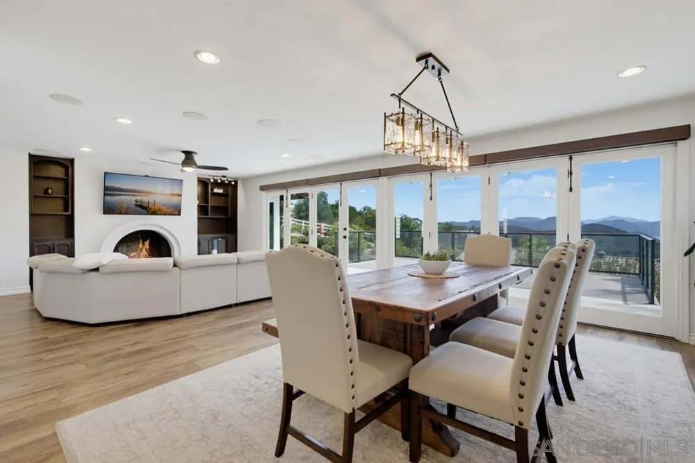 2450 Vista Lago Ter Escondido, CA 92029