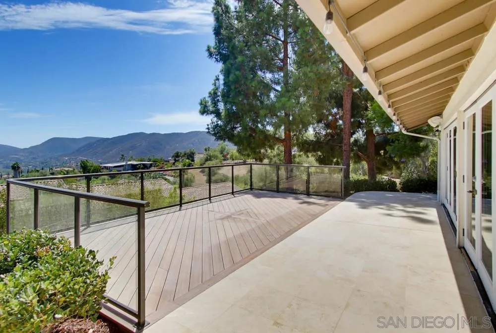 2450 Vista Lago Ter Escondido, CA 92029