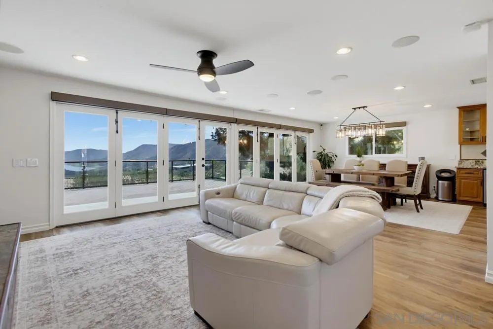 2450 Vista Lago Ter Escondido, CA 92029