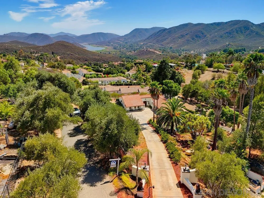 2450 Vista Lago Ter Escondido, CA 92029