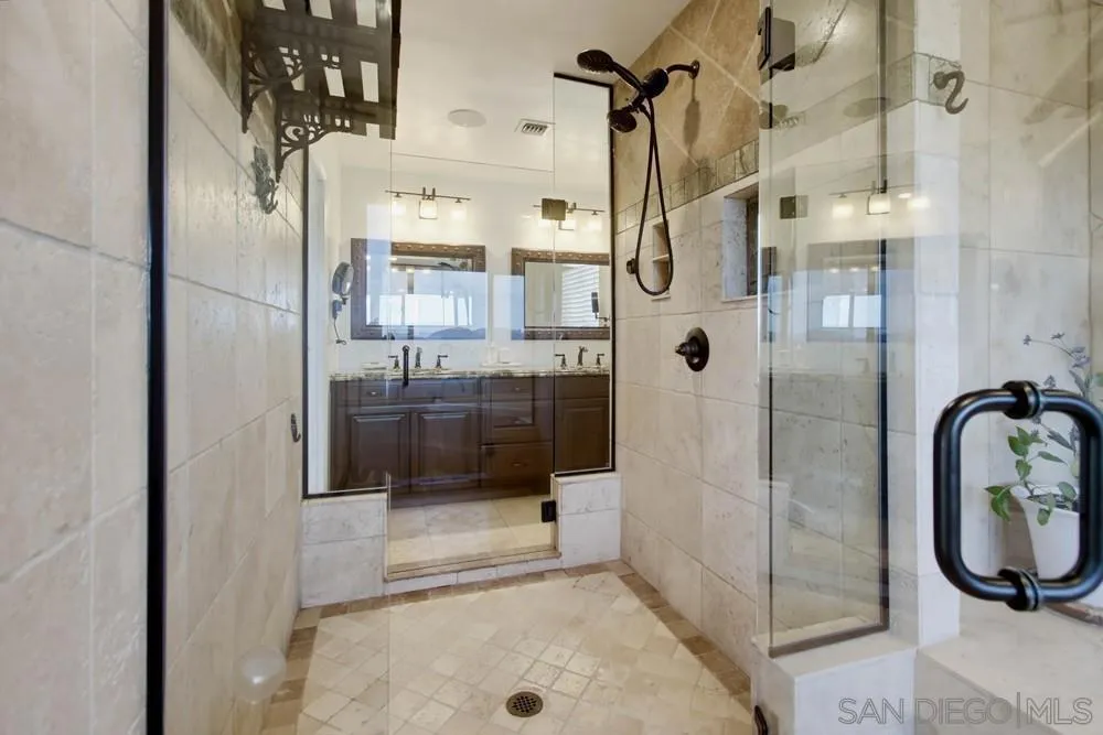 2450 Vista Lago Ter Escondido, CA 92029