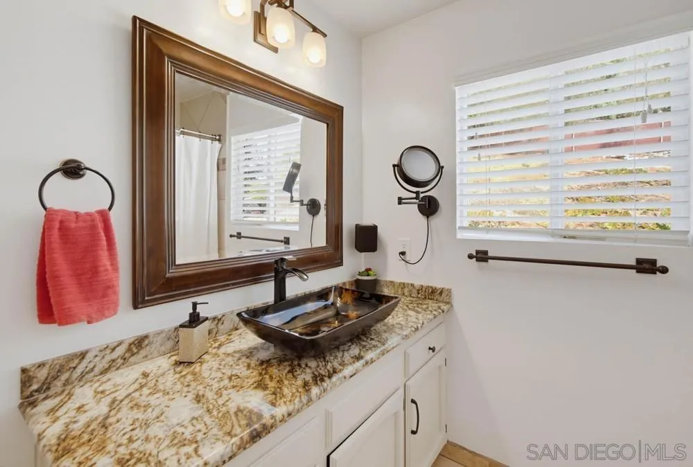 2450 Vista Lago Ter Escondido, CA 92029