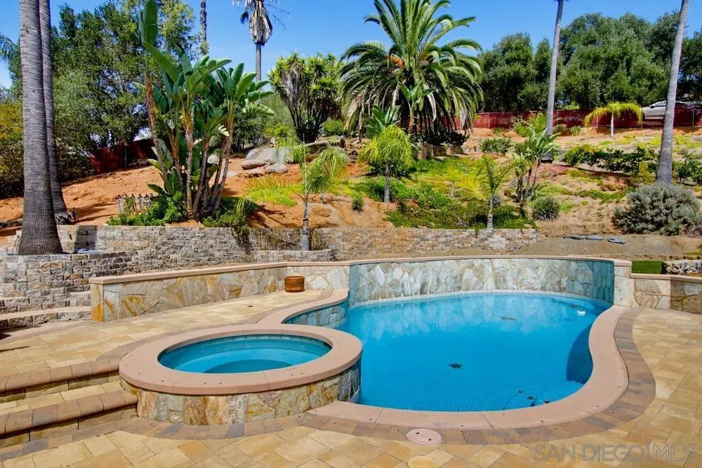 2450 Vista Lago Ter Escondido, CA 92029