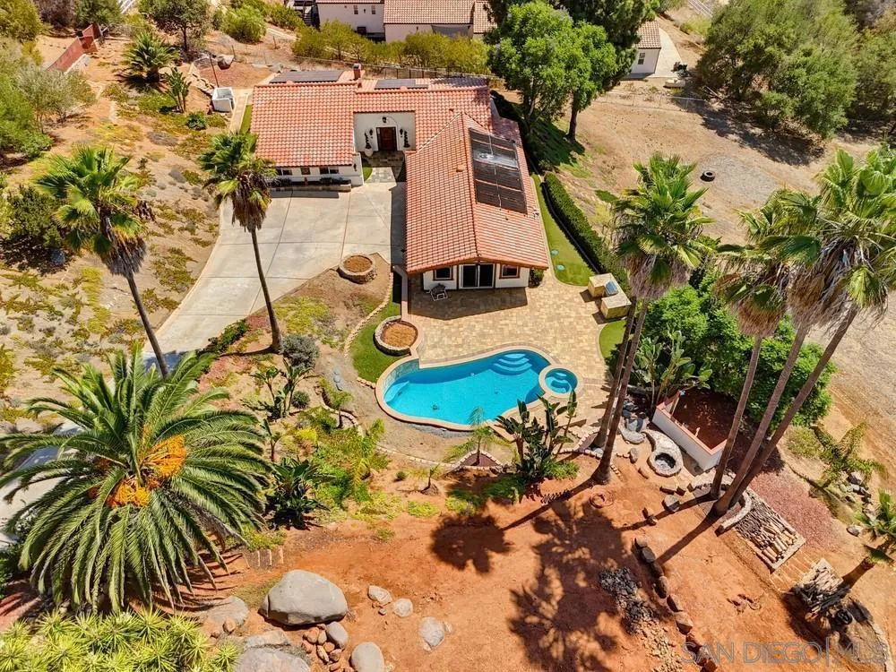 2450 Vista Lago Ter Escondido, CA 92029