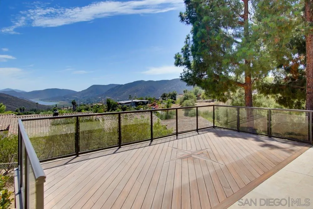 2450 Vista Lago Ter Escondido, CA 92029