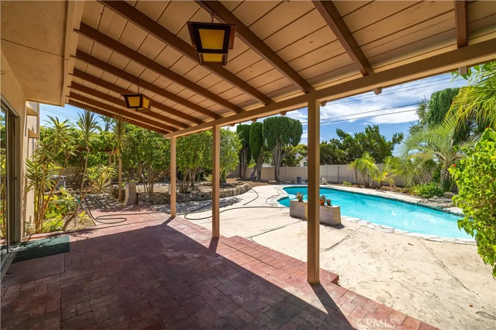 948 W Buffington Upland, CA 91784