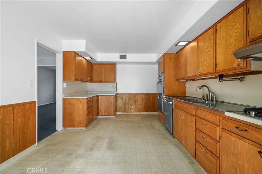 948 W Buffington Upland, CA 91784