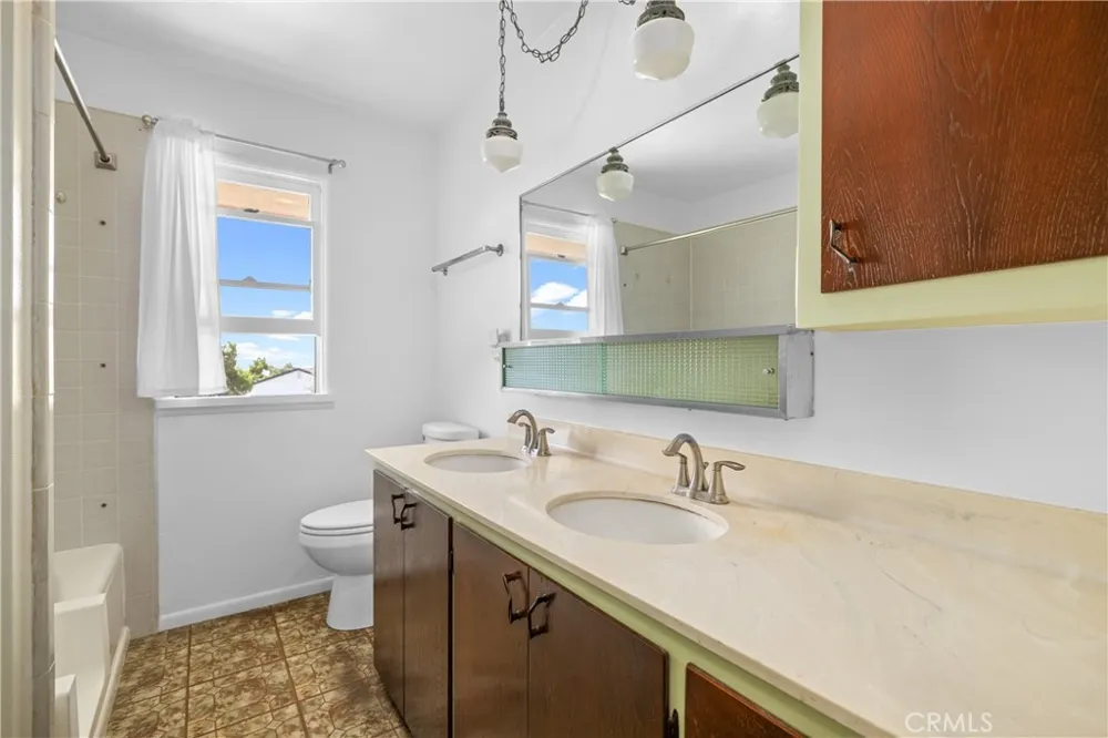 948 W Buffington Upland, CA 91784