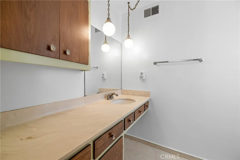 948 W Buffington Upland, CA 91784