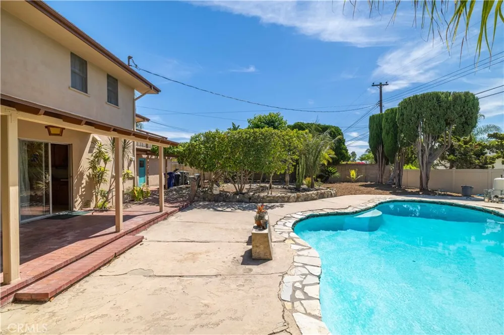 948 W Buffington Upland, CA 91784