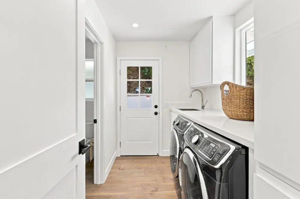 15560 Blossom Hill Road Los Gatos, CA 95032