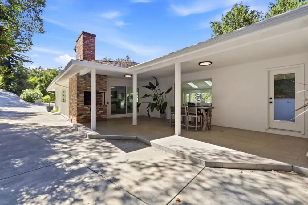 15560 Blossom Hill Road Los Gatos, CA 95032