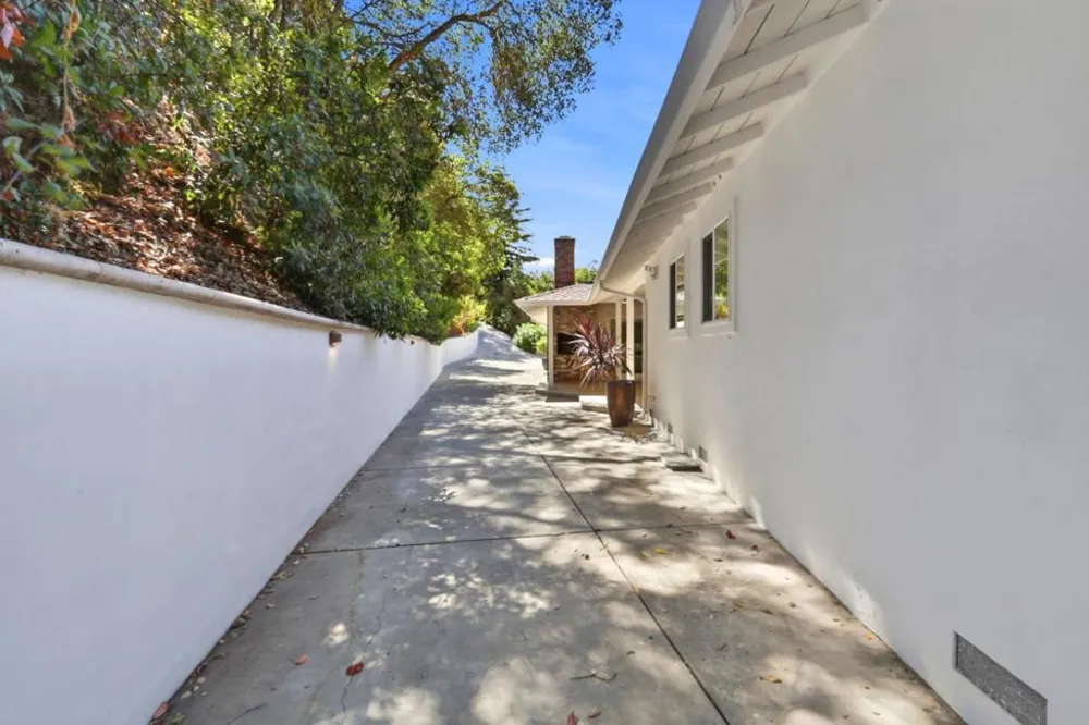15560 Blossom Hill Road Los Gatos, CA 95032