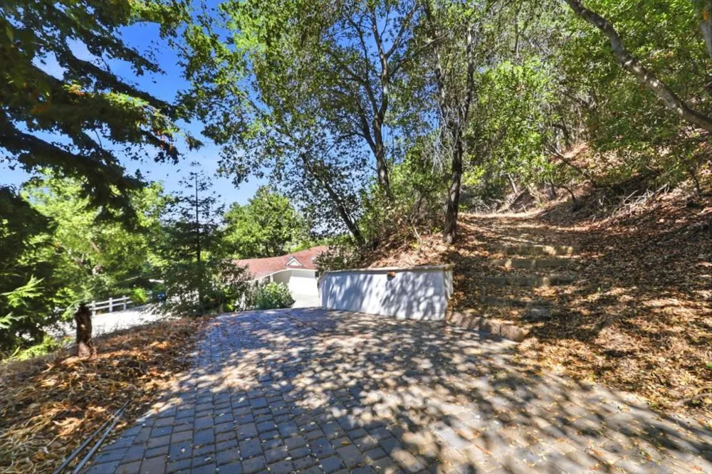 15560 Blossom Hill Road Los Gatos, CA 95032