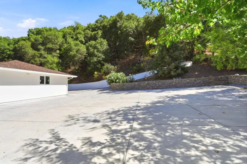 15560 Blossom Hill Road Los Gatos, CA 95032