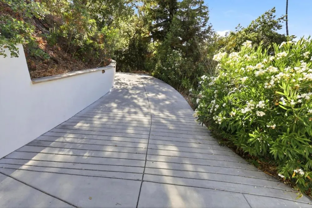 15560 Blossom Hill Road Los Gatos, CA 95032