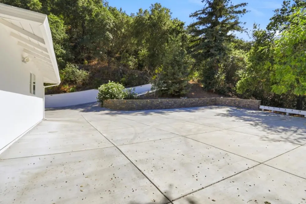 15560 Blossom Hill Road Los Gatos, CA 95032