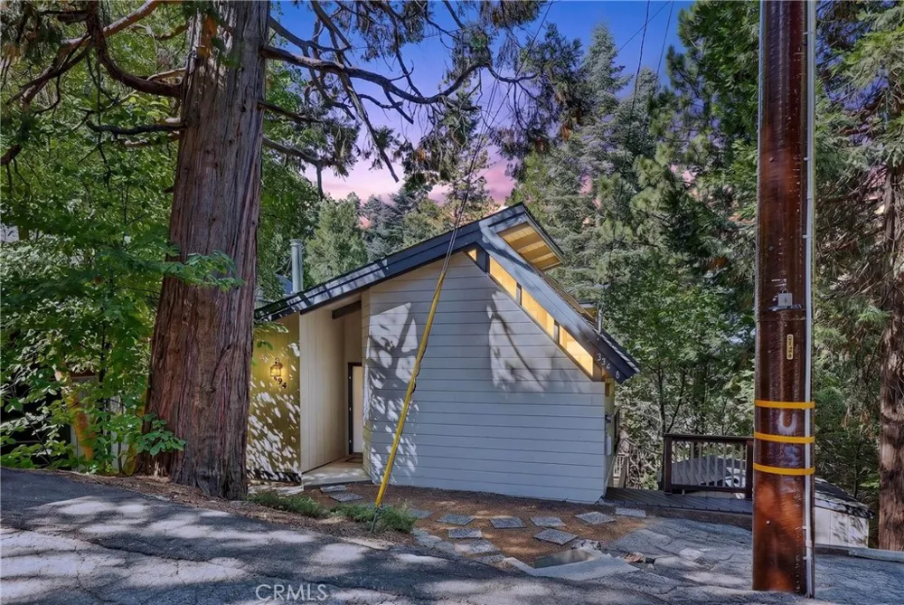 594 W Victoria Court Lake Arrowhead, CA 92352
