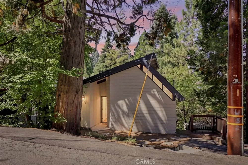 594 W Victoria Court Lake Arrowhead, CA 92352