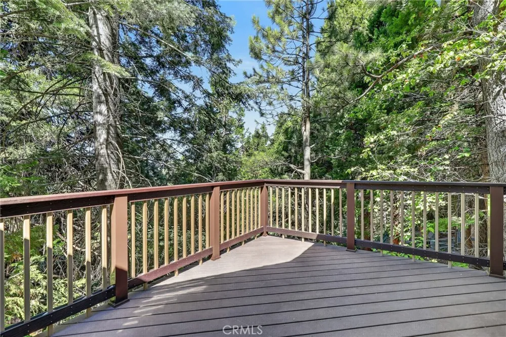 594 W Victoria Court Lake Arrowhead, CA 92352
