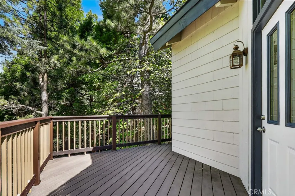 594 W Victoria Court Lake Arrowhead, CA 92352