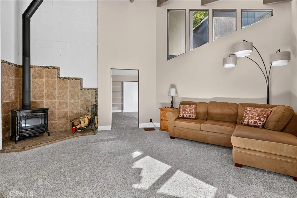 594 W Victoria Court Lake Arrowhead, CA 92352