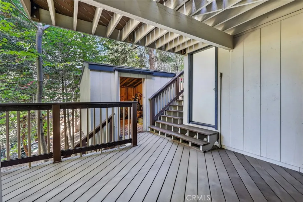 594 W Victoria Court Lake Arrowhead, CA 92352