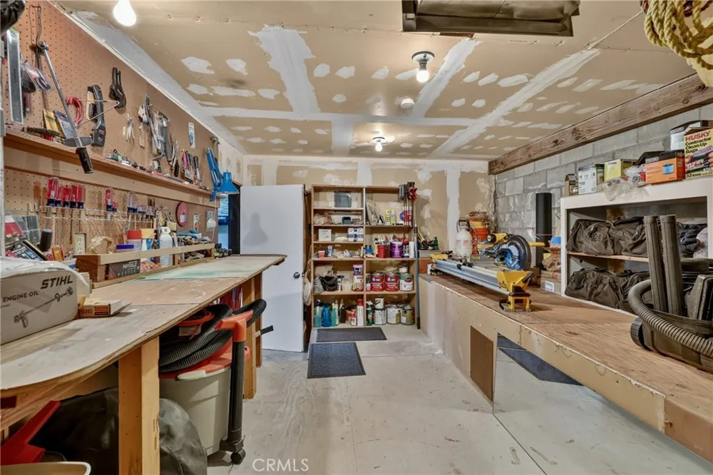 594 W Victoria Court Lake Arrowhead, CA 92352